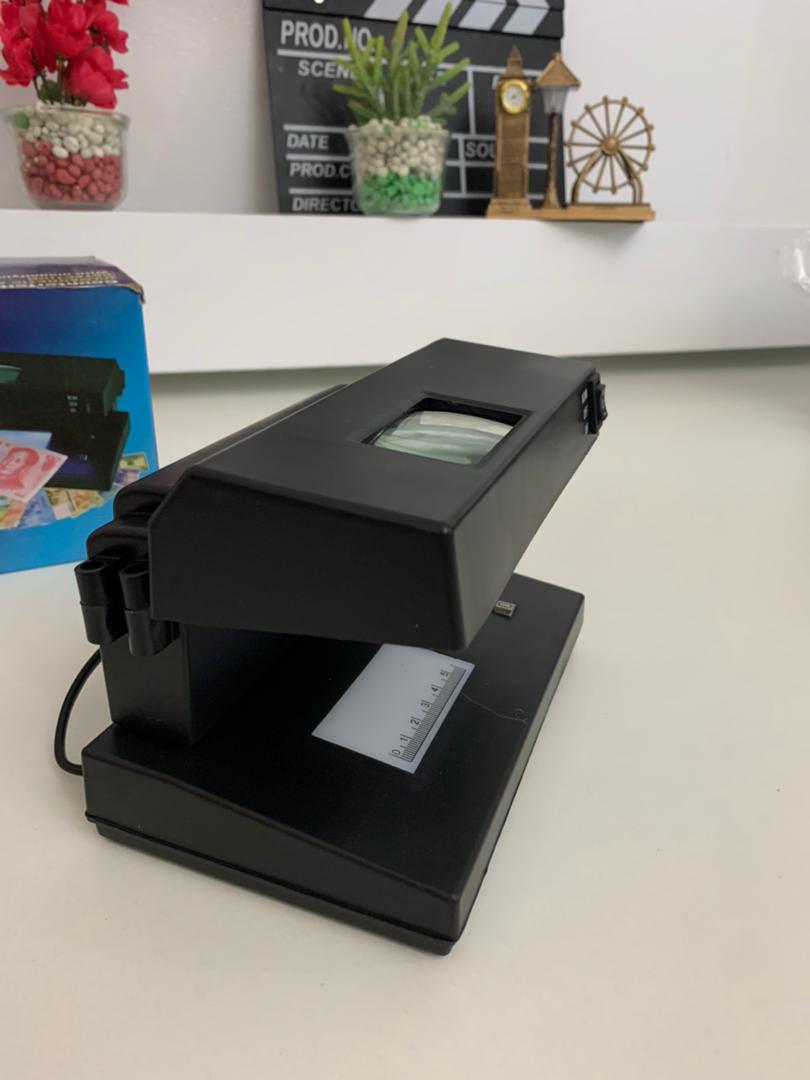 Détecteur de faux billets avec lumière UV bleue et blanche