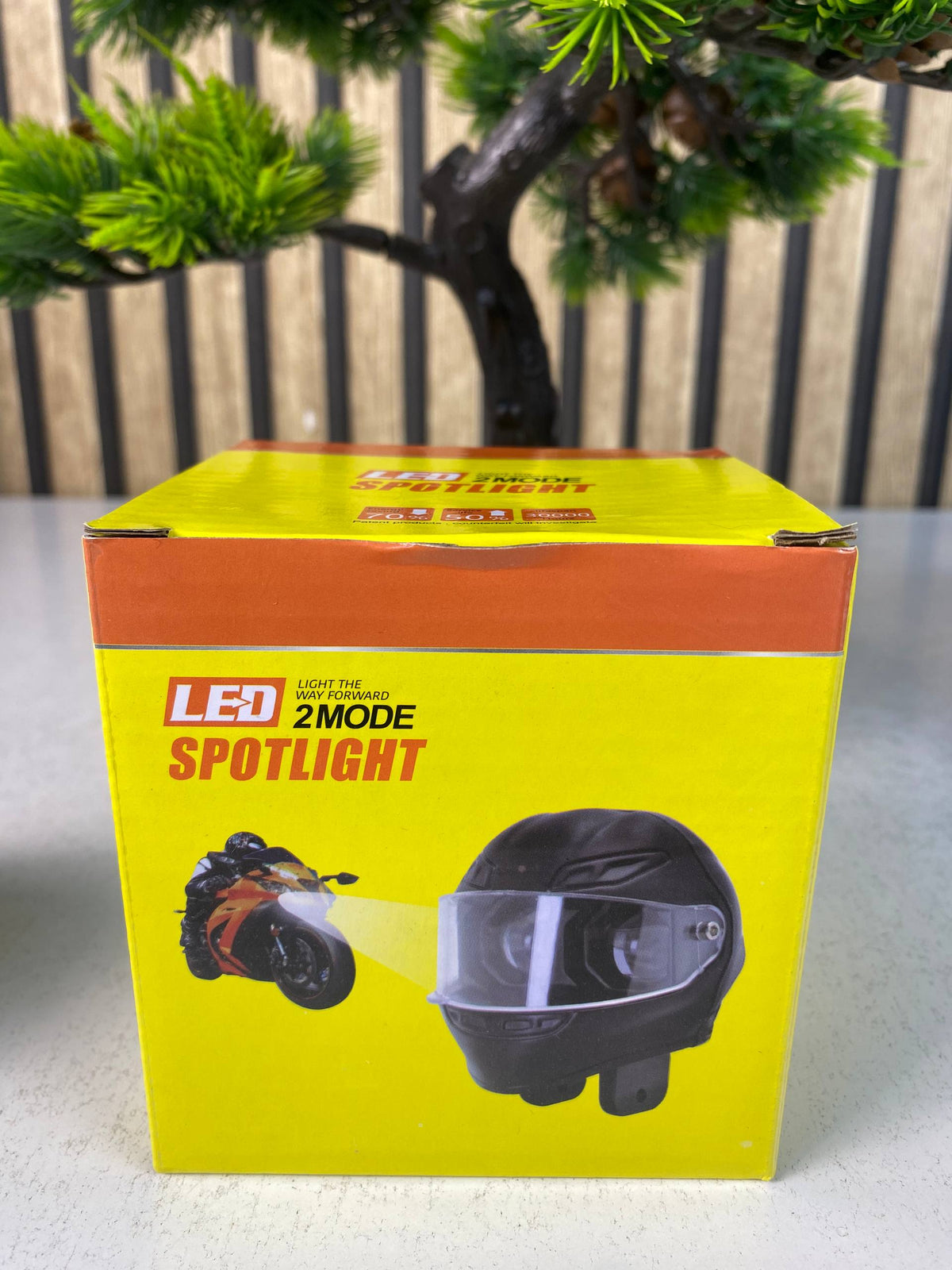 Projecteur LED Auxiliaire pour Moto et Scooter Double Couleur Blanc et Jaune Helmet Design 1Pcs - كشاف إضاءة لدراجات النارية بتصميم خوذة وإضاءة مزدوجة
