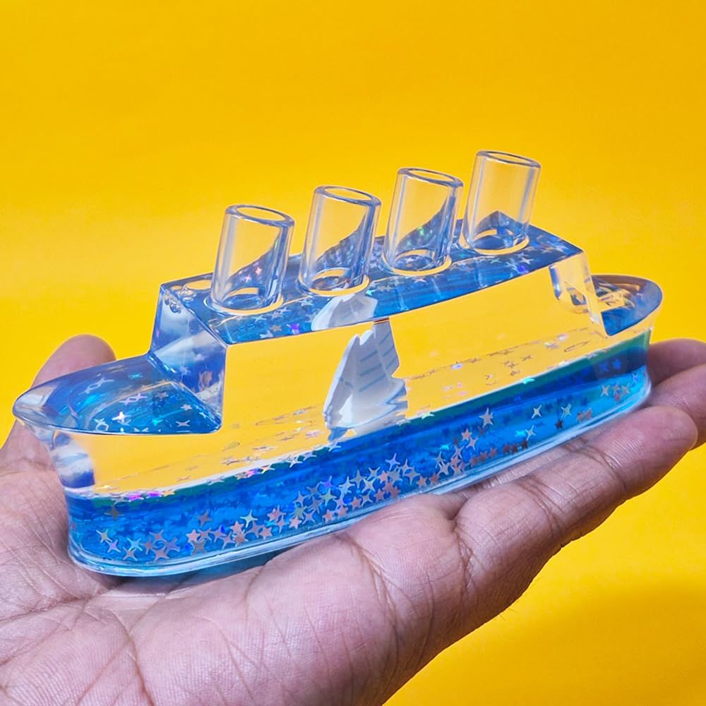 Décoration en forme de bateau de croisière insubmersible - زينة على شكل سفينة سياحية لا تغرق