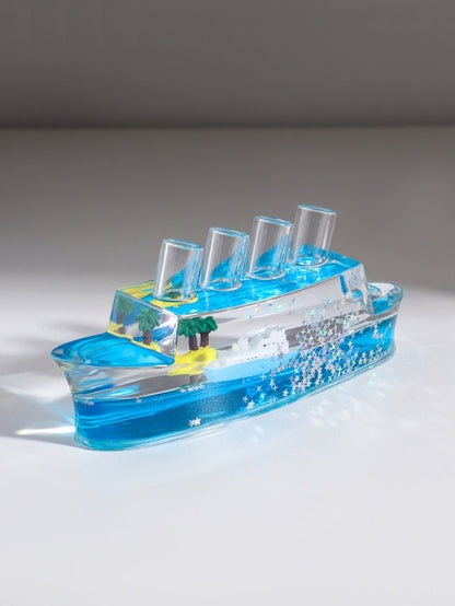 Décoration en forme de bateau de croisière insubmersible - زينة على شكل سفينة سياحية لا تغرق