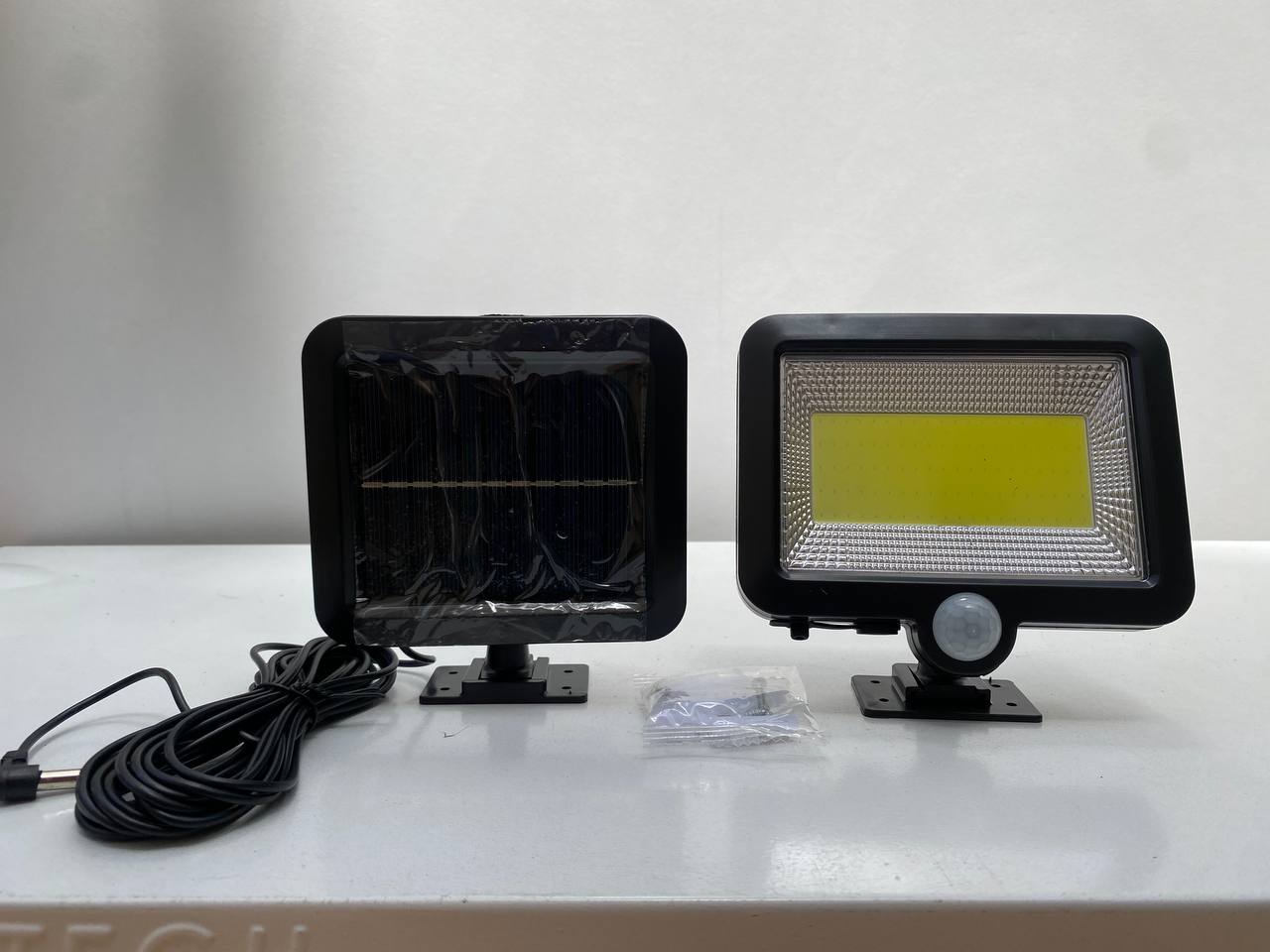 Lampe projecteur solaire LED et détecteur de mouvement 5W IP44 - SL-F100