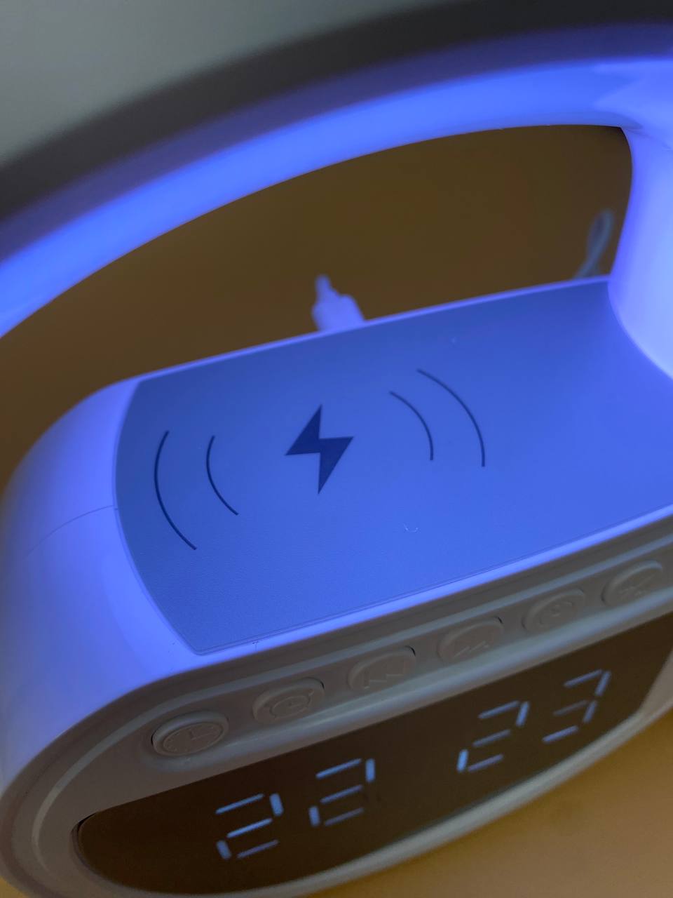 Réveil et Haut-parleur Bluetooth RGB intelligente type Big G Wireless Charger V5