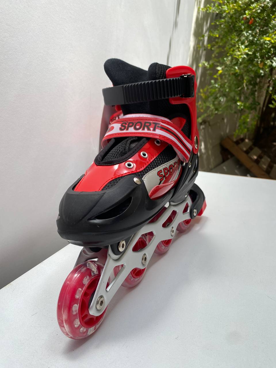 les rouleurs Alignées Confortables pour Enfants avec des roues RGB