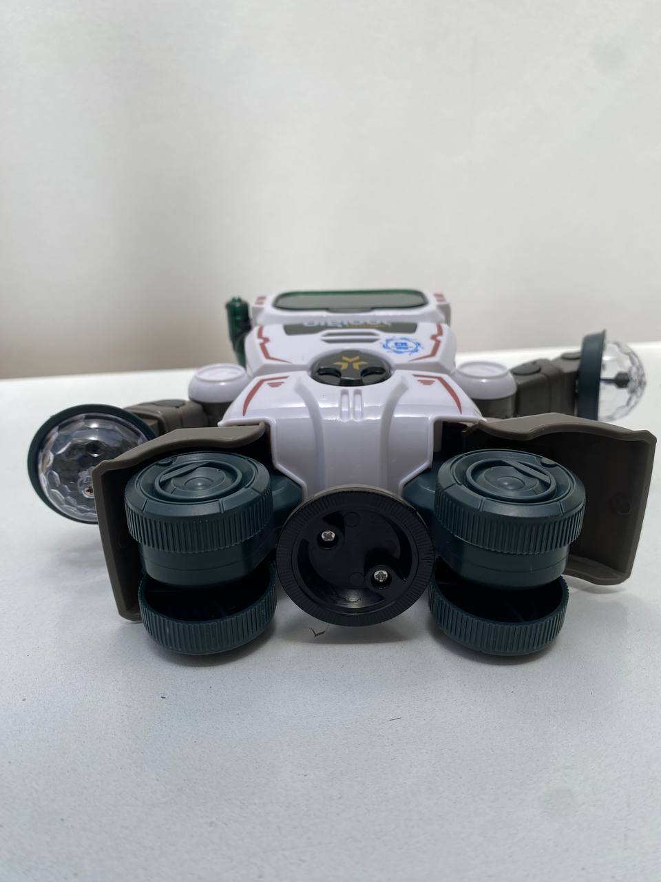 Robot jouets pour enfants de danse musical rotatif à 360 degrés avec lumières colorées